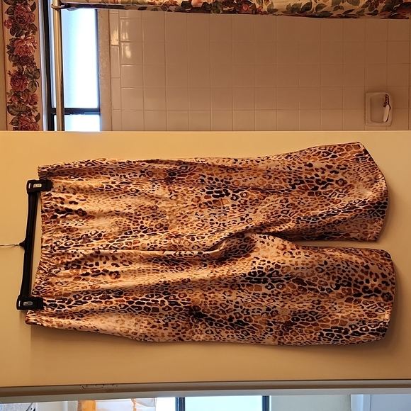 Never worn Pajama set leopard print - Picture 7 of 7